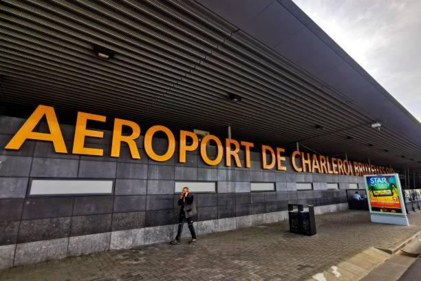 Villa Station 64 A1 Bruxelles-Charleroi-Airport Esterno foto